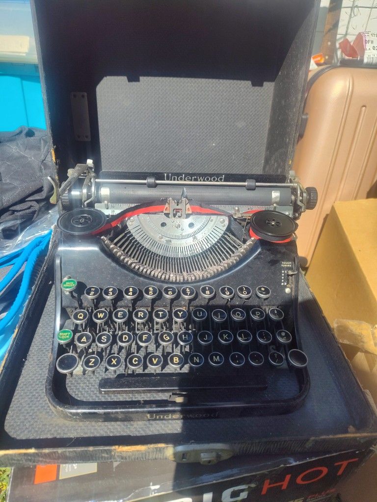 Underwood Vintage Typewriter