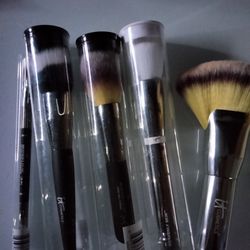 Set Of It Cosmetics Brushes