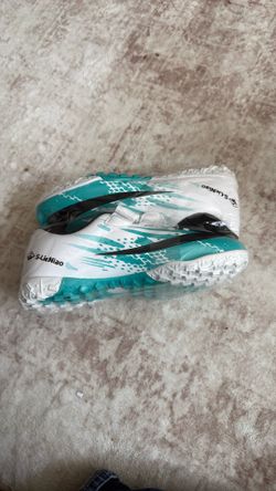 Generic Brand Indoor Men's Soccer Cleats - Lightweight