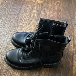 Black work boots (Size9)