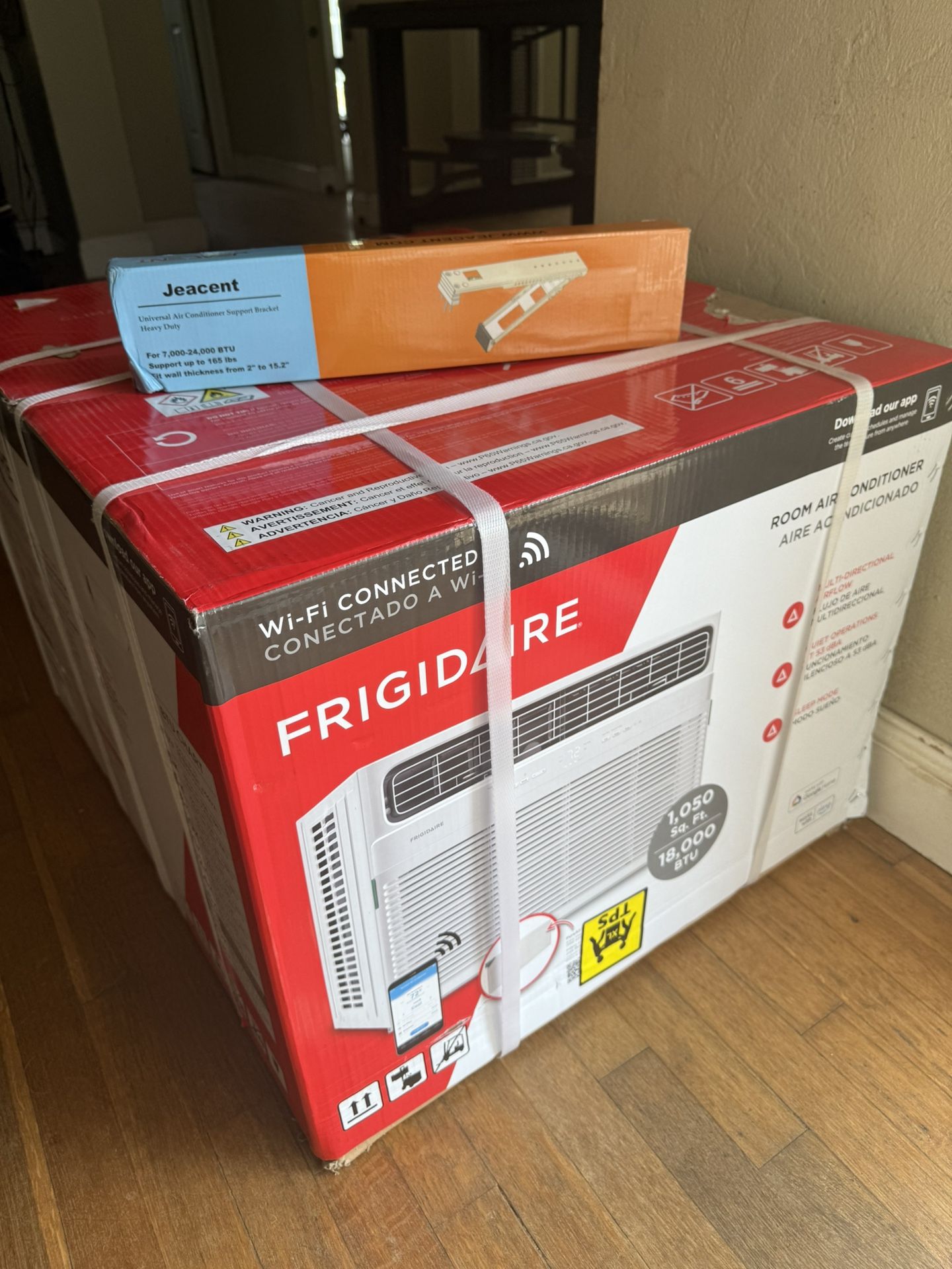 Frigidaire 1800 BTU Window AC Unit With Mounting Bracket. Brand New In Box