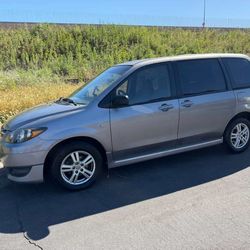 2005 Mazda MPV