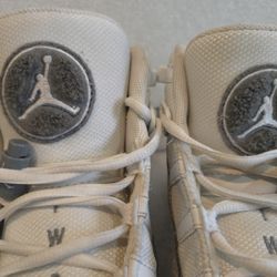 Air JORDAN'S Youth size 5 