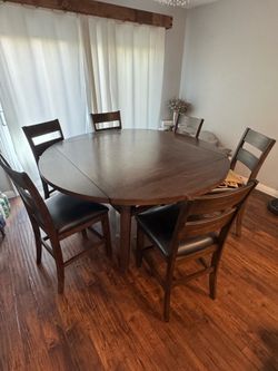 Dining Room Table: 4-6 people square or round
