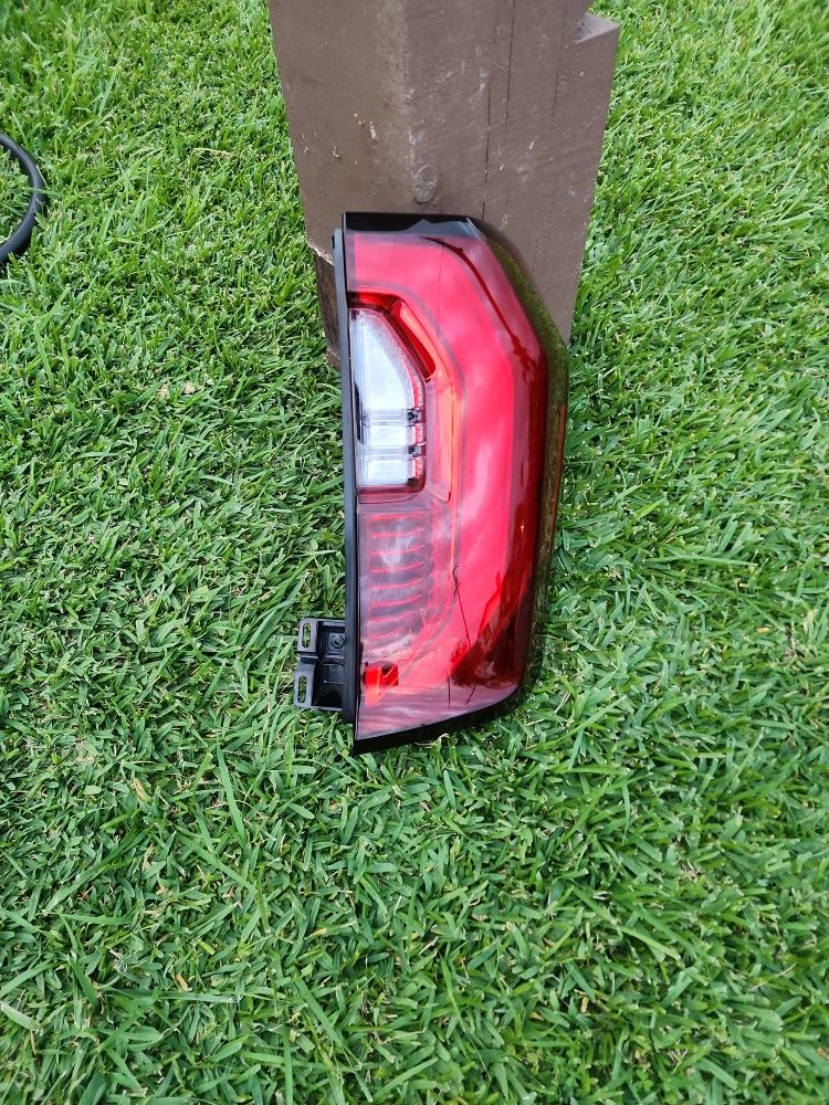 2025 Gmc Yukon Right Taillight