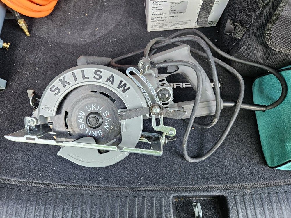 SKILSAW SPT77W-01 15-Amp 7-1/4-Inch Aluminum Worm Drive Circular Saw