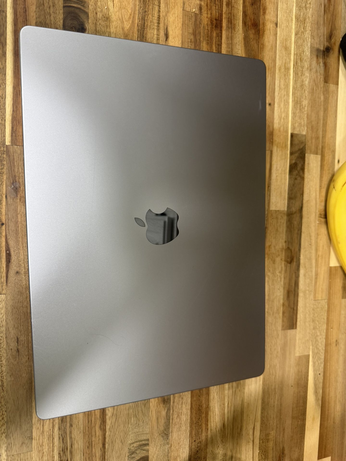 M2 2021 Apple MacBook Pro 16”