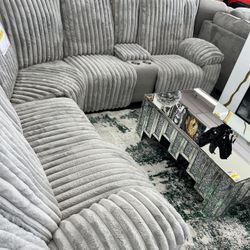 Stunning Stylish Reclining Sectional!