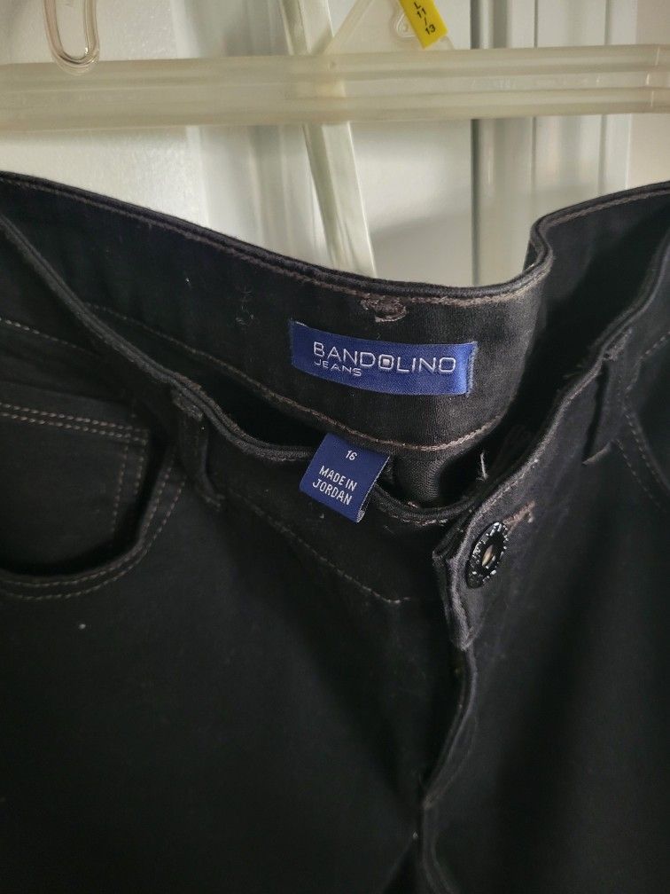 Ladies Blk Capris Jeans Like New 16
