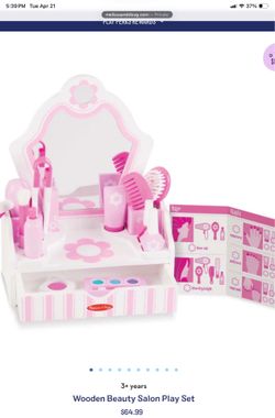 Melissa and Doug Girls new little play vanity