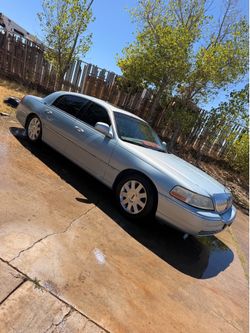 2005 Lincoln town car luxury addition