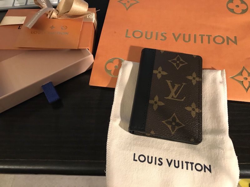 Louis Vuitton Pocket Organizer/Wallet - M60111 for Sale in Los