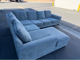Light Gray Sectional Couch 🚛🚚 Free Delivery 🚛🚚