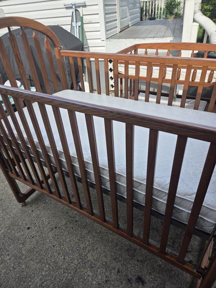 Set Crib& Changing Table