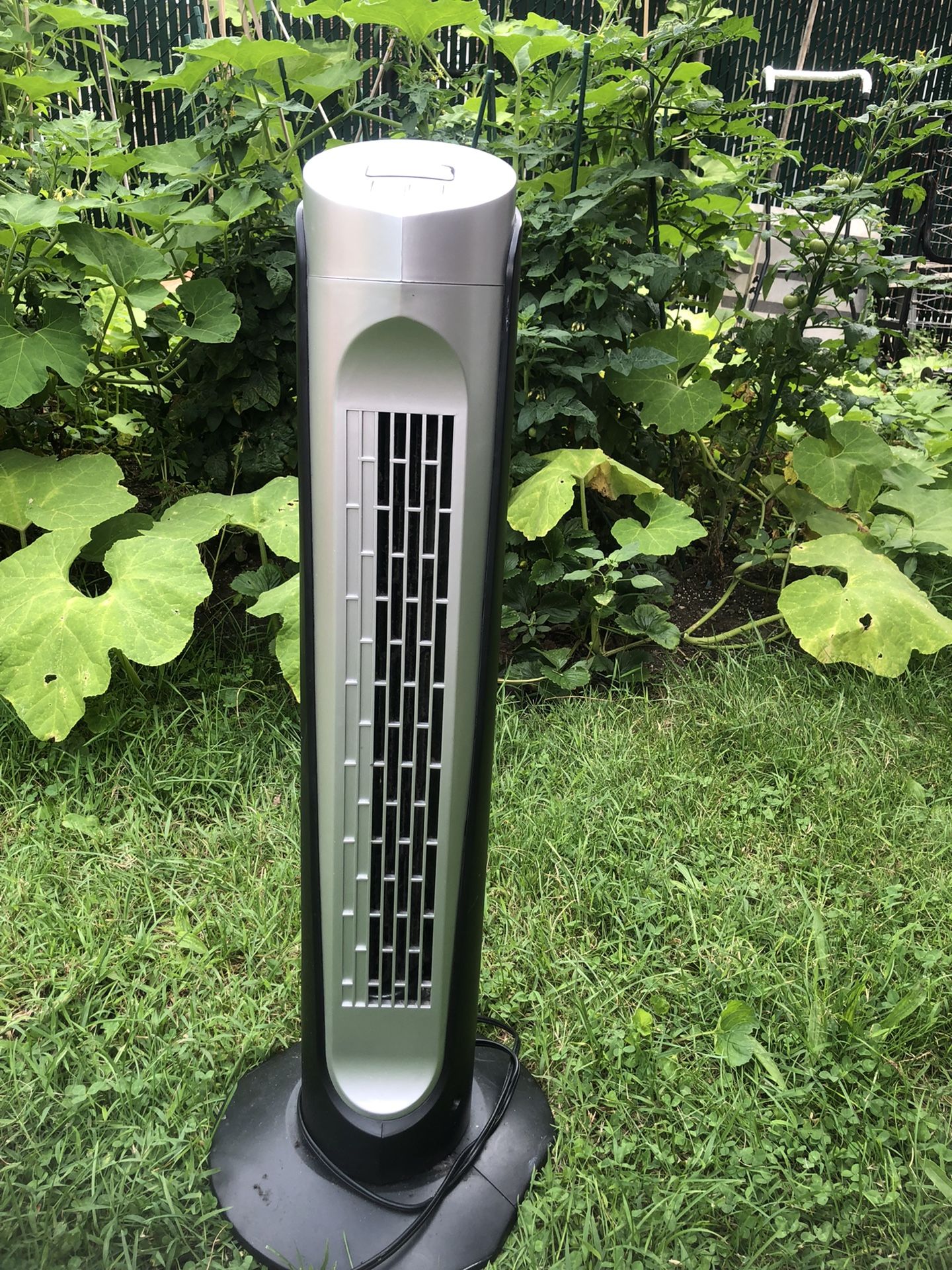 Very Good Condition Holmes Tower Fan