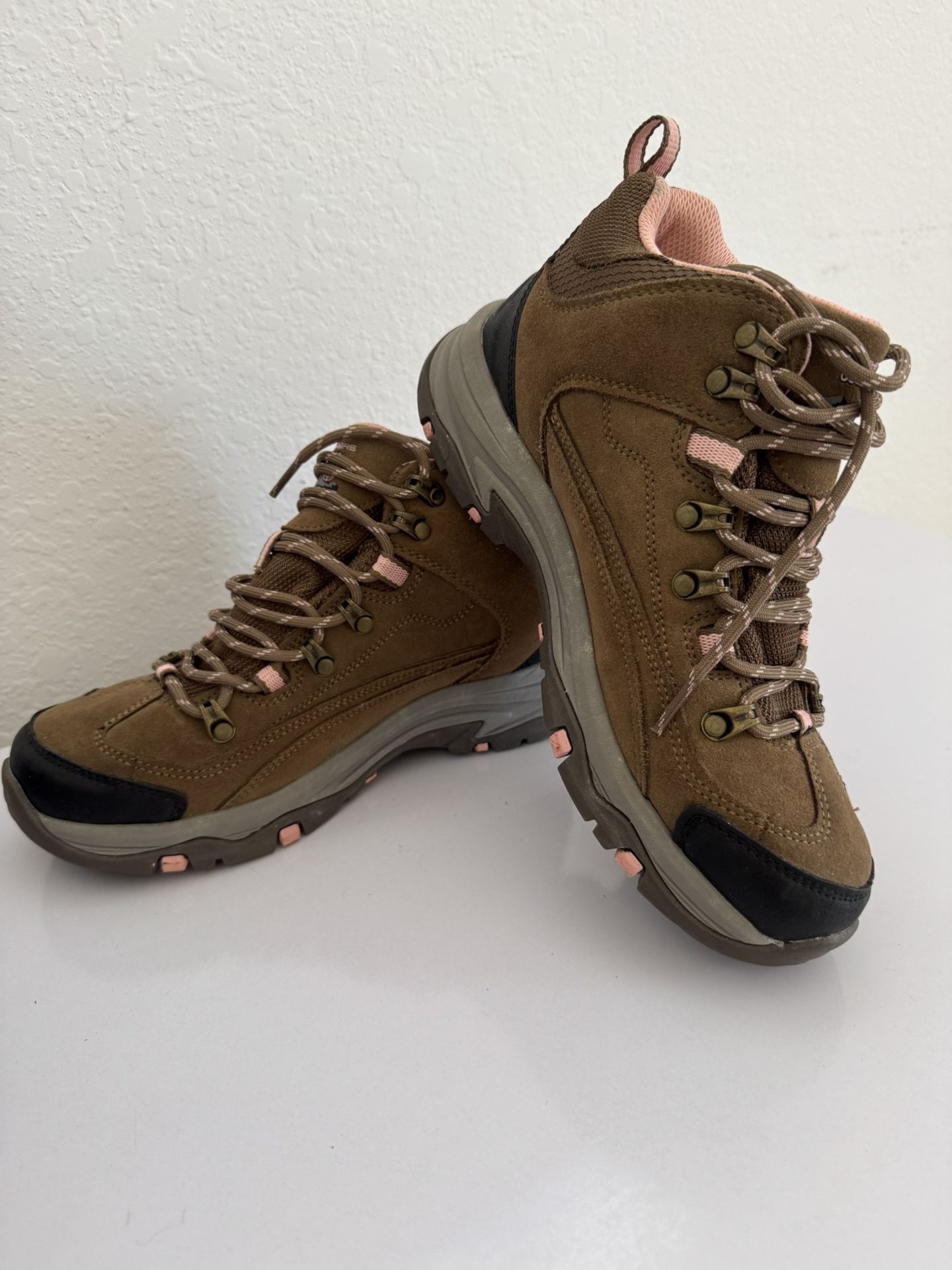 Waterproof Women’s Size 8 Boots