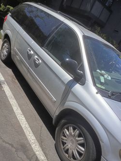 2006 Chrysler Van 2950 OBO