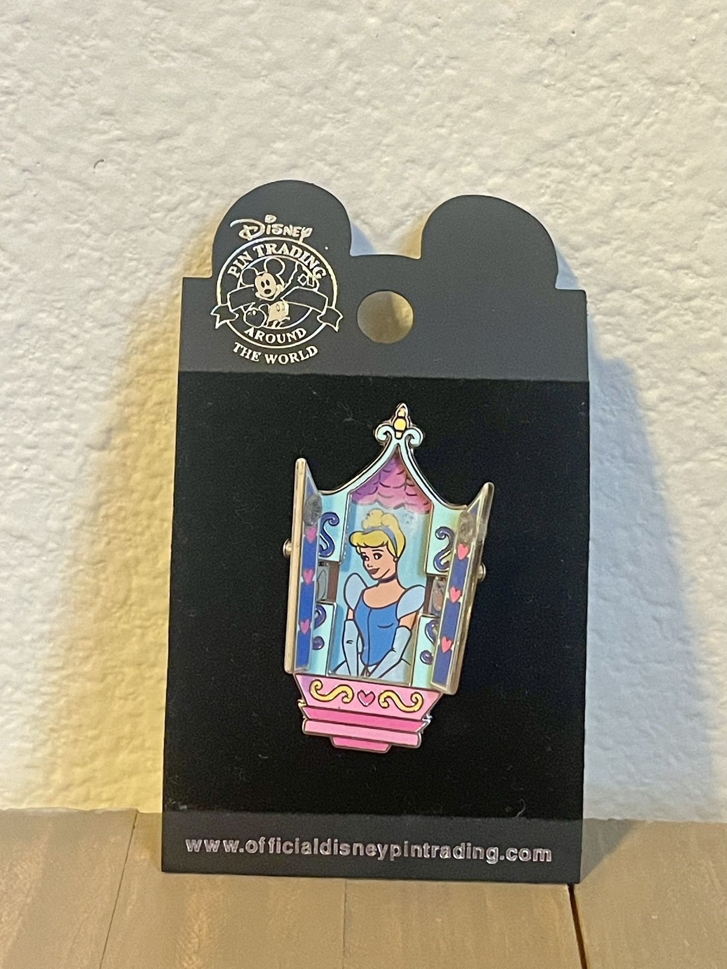 Vintage Disney Pin Cinderella Looking Out Castle Windows (Moving Shutters)