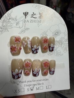 Jia Zhi Mu Floral Press-On Nails Set