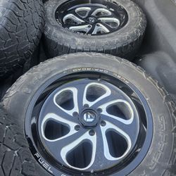 20” Off-road Wheels And Tires 