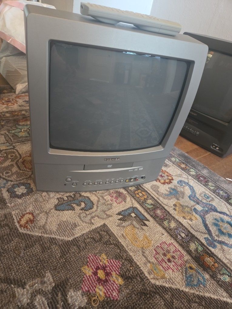 Toshiba MD13P1 13-inch CRT TV/DVD combo