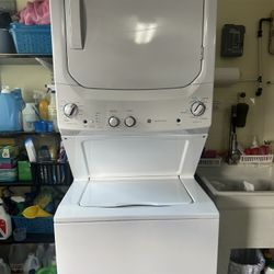 GE GUD27ESSM1WW – 2-in-1 Washer and Dryer, like new