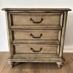 Rustic Weathered Oak Nightstand - Solid Wood Bedside Table with Felt-Lined Drawer