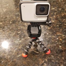 GoPro HERO7 with Case and Tripod 