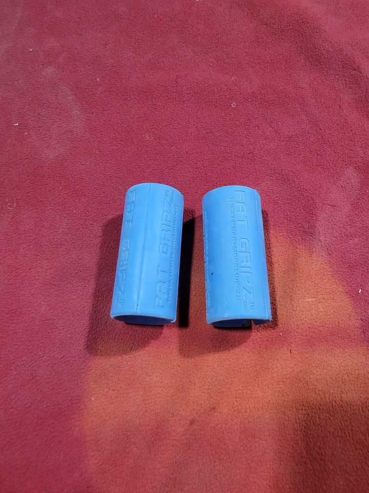 FAT GRIPS  
2 SETS AVAILABLE 
11525 S HALSTED DUNKIN DONUTS 
15$  EACH. SET.   CASH ONLY AS IS