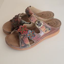 Women's L'Artiste By Spring Step Wedge Sandals New no tags. Sz 39 EUR, 
US 8-8.5.
Beautiful, very comfortable. Wore once at home. Unfortunately, need 