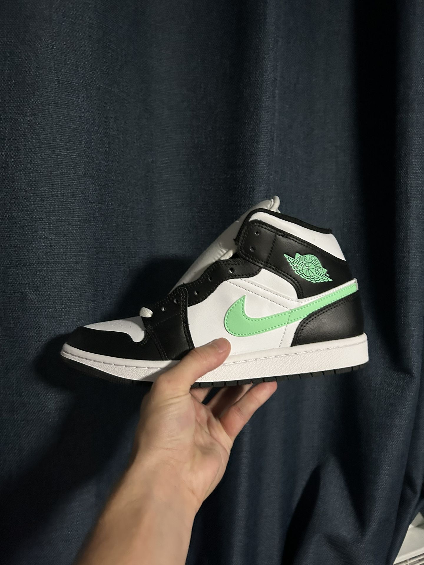 Jordan 1 Mid Size 8.5m Or Trades