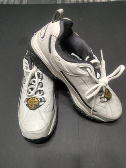Steel toe tennis shoe