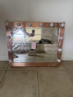 Vanity Light Up Mirror -Never Used