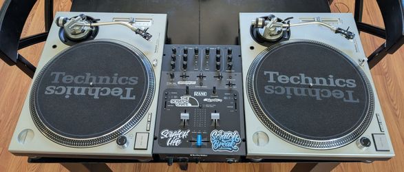 Technics SL-1200 MK5/ Rane TTM56 Mixer