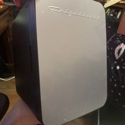 Mini Fridge (Frigidaire)