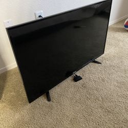 40” Hisense Tv W/ Wall Mount & Roku