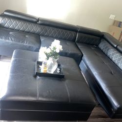 Black Sectional With ottoman
