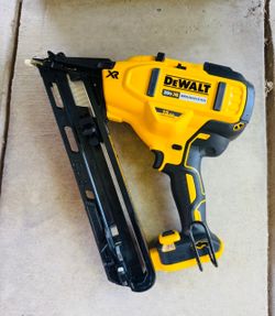 DEWALT 20V MAX XR Lithium-Ion Cordless 15-Gauge Angled Finish Nailer (Tool Only)