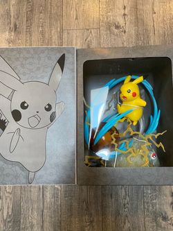 Pokémon Pikachu Collector Figure with Lightning Display