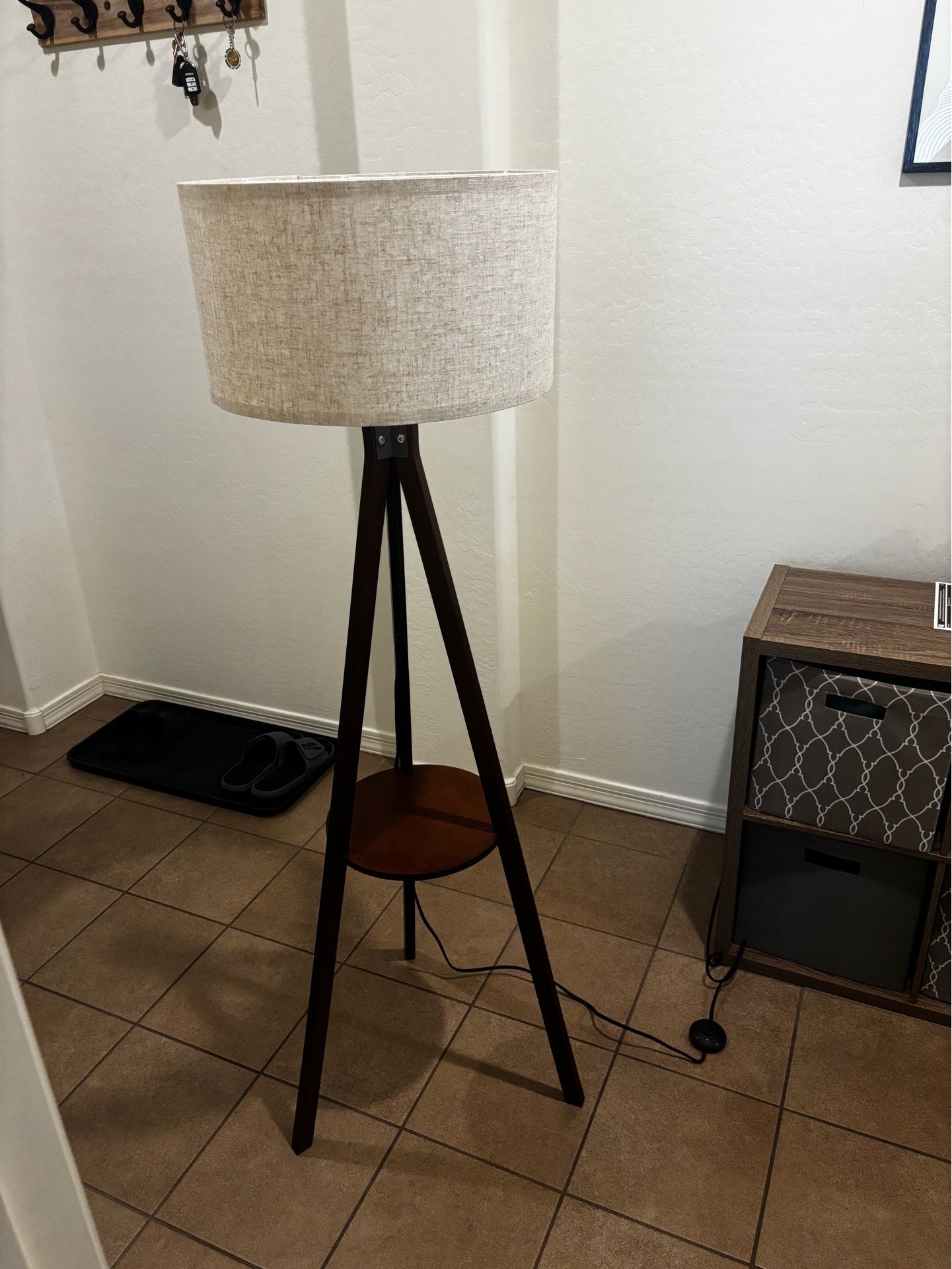 Lepower-tec Wooden Tripod Floor Lamp with Shelf