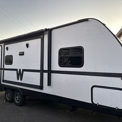 2014 Winnebago Minnie 2351DKS