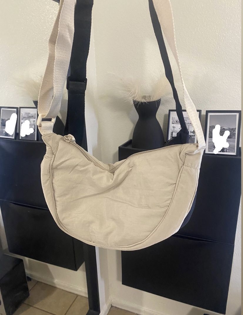 Crescent Crossbody Bag Uniqlo Dupe