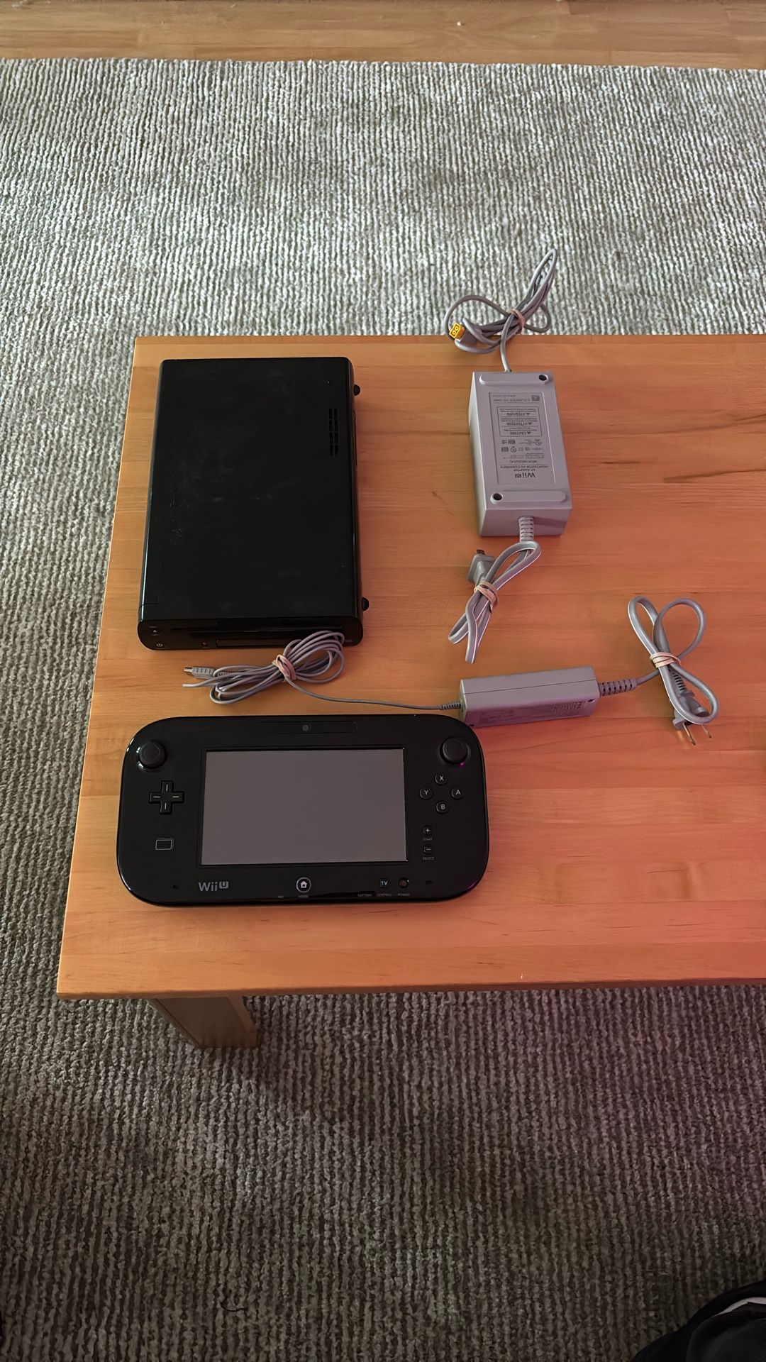 Nintendo Wii U 32 GB Bundle - Near Mint - Includes Gamepad and Cords