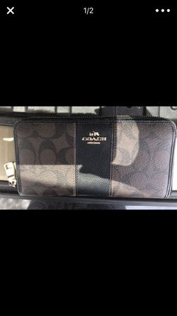 In very good condition COACH WALLET