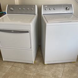 Large Capacity Whirlpool Washer & Gas Dryer 