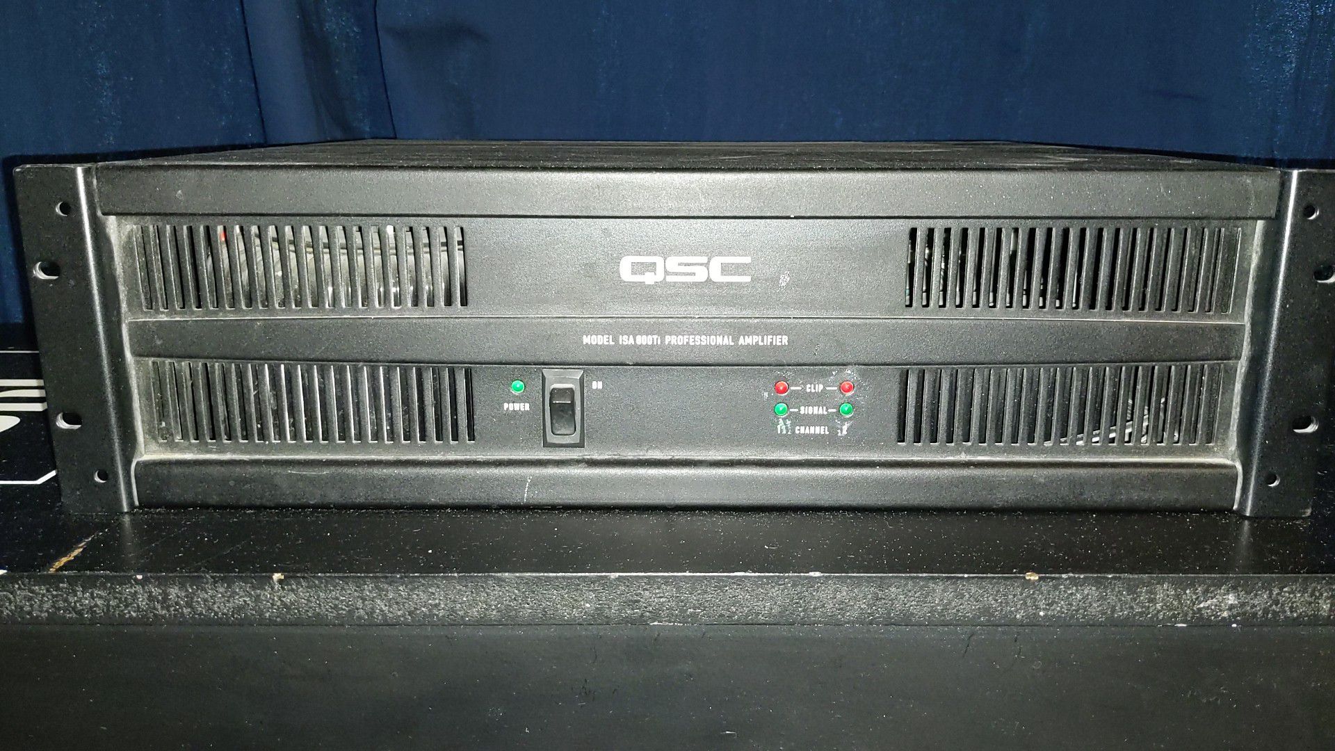 QSC ISA800ti commercial power amplifier