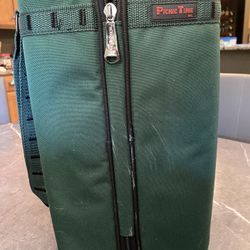 Insulated Wine Tote for 2 Included insulated tote, 2 plastic wine glasses, cloth napkins, corkscrew & wine stopper. 