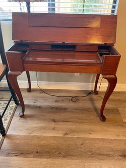 Vintage Queen Anne style side table with cabriole legs