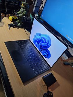 Dell XPS Touchscreen PC.  i7-1185G7-3.0GHz-CPU. 16GB Ram. 512GB m.2 SSD.