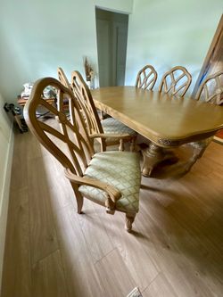 Solid Wood Dining Table -Excellent Condition